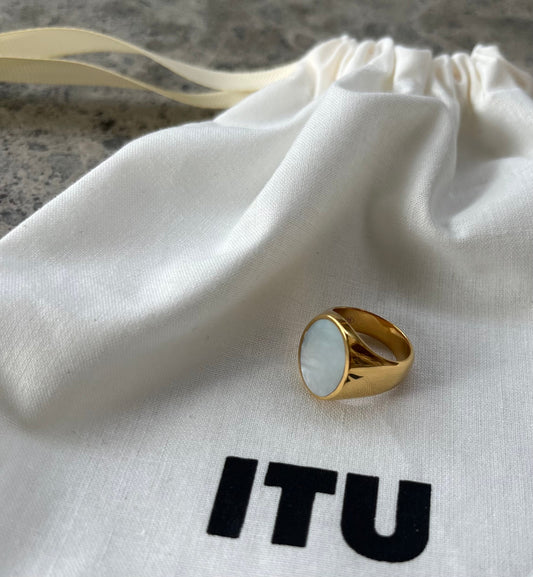 Unisex “Enea” Mother of Pearl signet ring - BURO