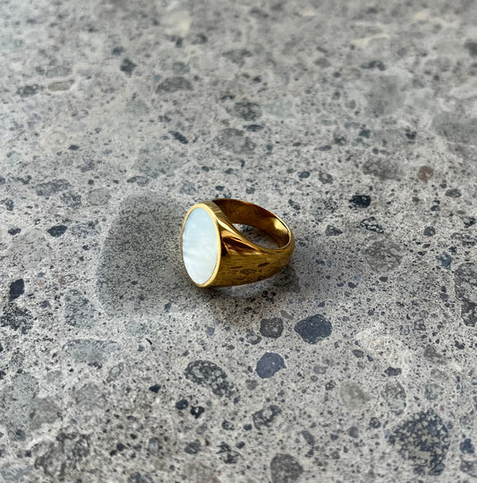 Unisex “Enea” Mother of Pearl signet ring - BURO