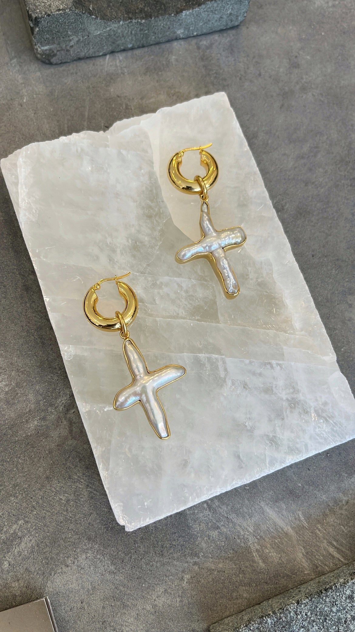 Unisex “Luka” 3-in-1 vintage look pearl cross set - BURO